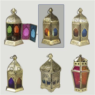 Metal lantern candle holders. Assorted styles and colors. 9-14x22 cm