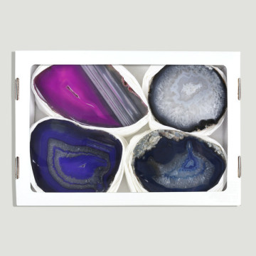 Agate en plaque épaisse. 1,500-1,700kg. Boîte 26x17 cm.