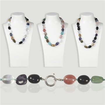 MINERAIS VARIADOS. Colar com fecho banhado a prata