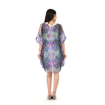 Poncho chifón. Modelo estampados. Talla única