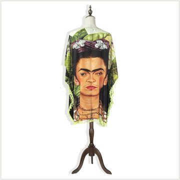 Poncho largo poliéster. Modelo Cara mujer. Talla única