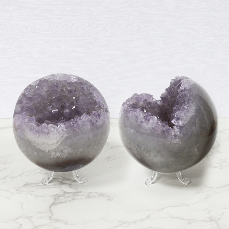 Amethyst Geode Ball. 1,88 kg Amethyst Geode Ball. 1,88 kg
