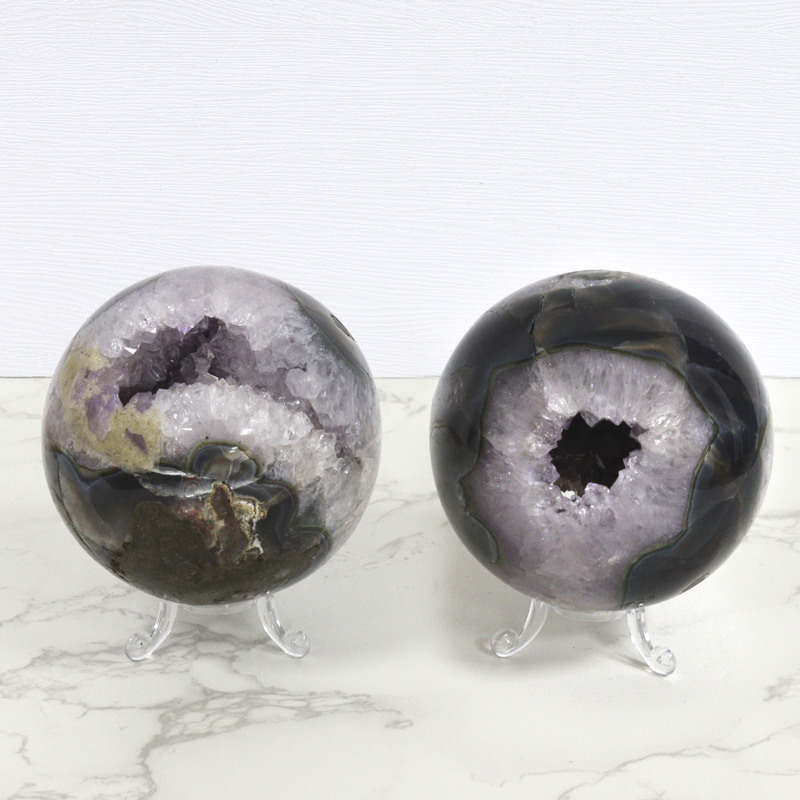 Amethyst Geode Ball. 1,04 kg Amethyst Geode Ball. 1,04 kg