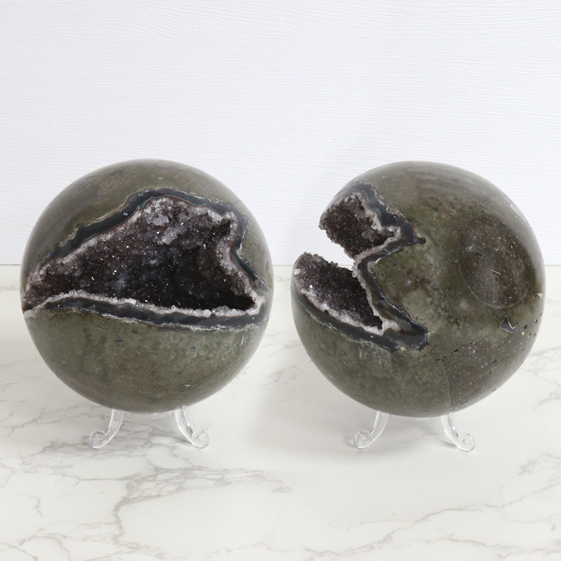 Amethyst Geode Ball. 1,55 kg Amethyst Geode Ball. 1,55 kg