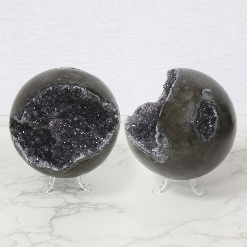 Amethyst Geode Ball. 1,525 kg Amethyst Geode Ball. 1,525 kg