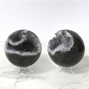 Amethyst Geode Ball. 1,015 kg