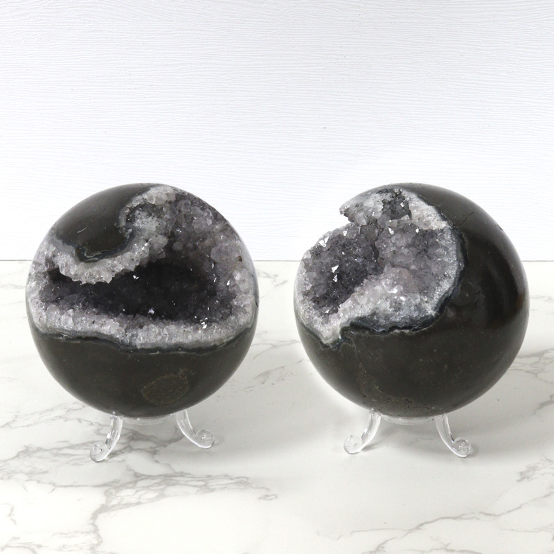 Amethyst Geode Ball. 1,015 kg Amethyst Geode Ball. 1,015 kg