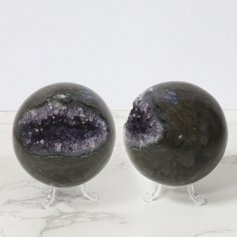 Amethyst Geode Ball. 1,005 kg Amethyst Geode Ball. 1,005 kg