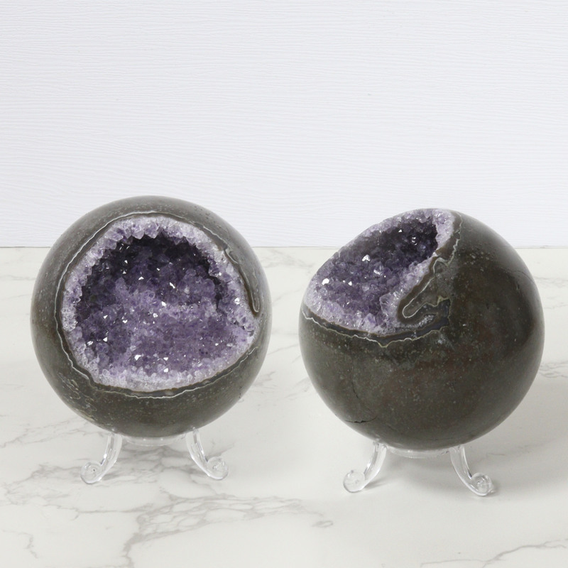 Amethyst Geode Ball. 0,79 kg Amethyst Geode Ball. 0,79 kg