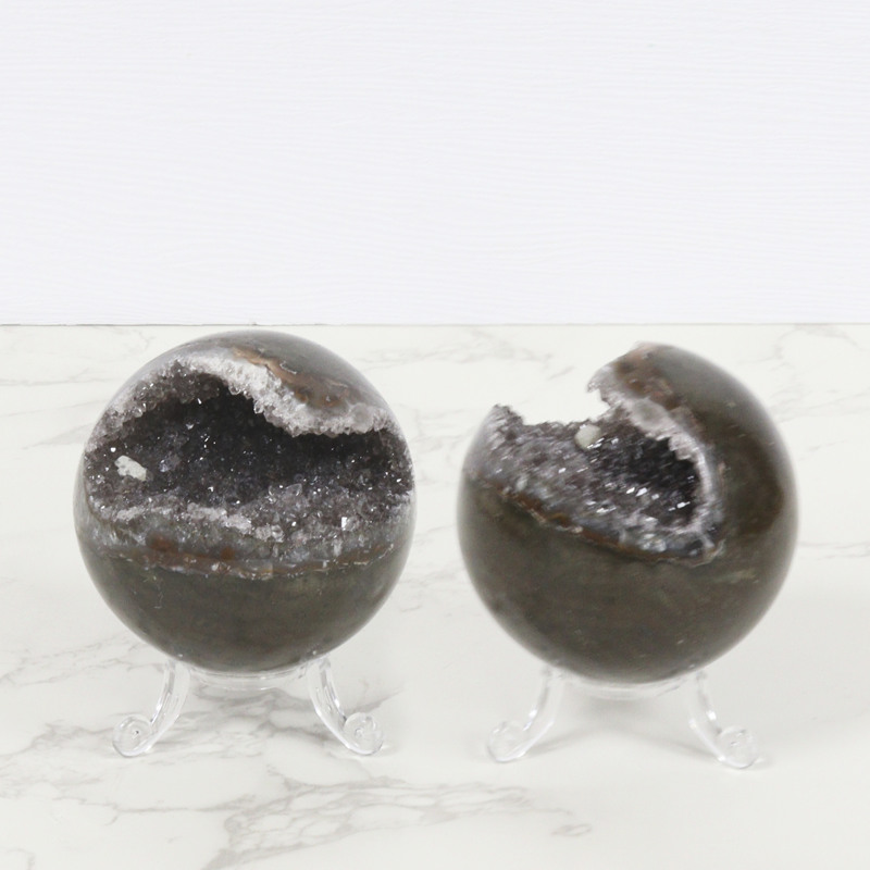 Amethyst Geode Ball. 0,355 kg Amethyst Geode Ball. 0,355 kg