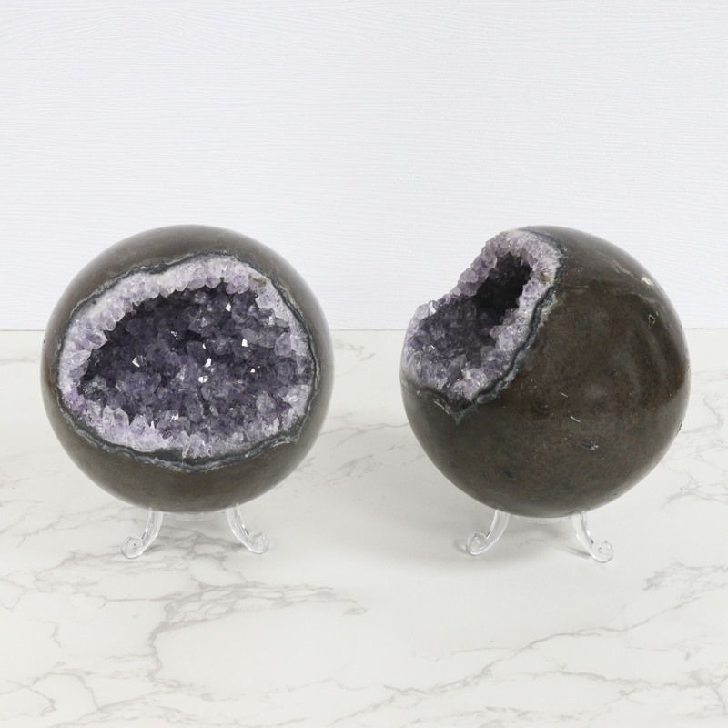 Amethyst Geode Ball. 1,315 kg Amethyst Geode Ball. 1,315 kg