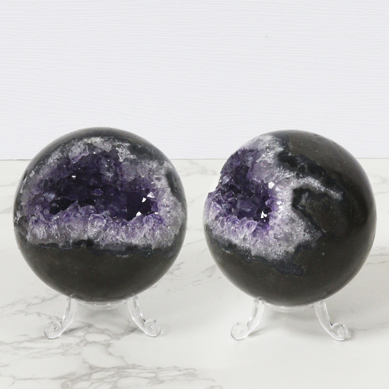 Amethyst Geode Ball. 0,65 kg Amethyst Geode Ball. 0,65 kg