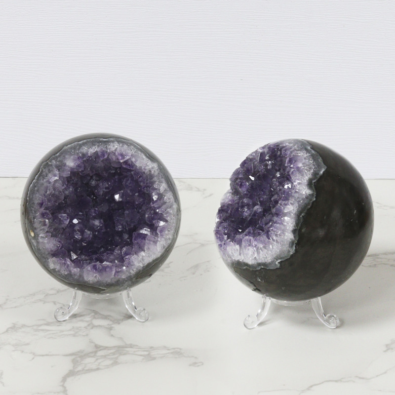 Amethyst Geode Ball. 0,87 kg Amethyst Geode Ball. 0,87 kg