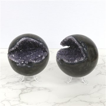 Amethyst Geode Ball. 1,205 kg
