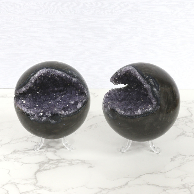 Amethyst Geode Ball. 1,205 kg Amethyst Geode Ball. 1,205 kg