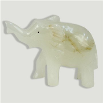Elefante de ónix branco com a tromba para cima. Paquistão. 10 cm
