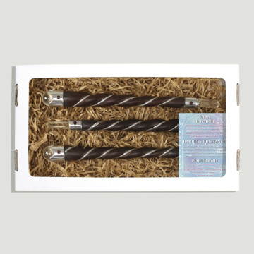 Varinha mágica. Madeira com incrustações de pedras. Aproximadamente 20 cm.