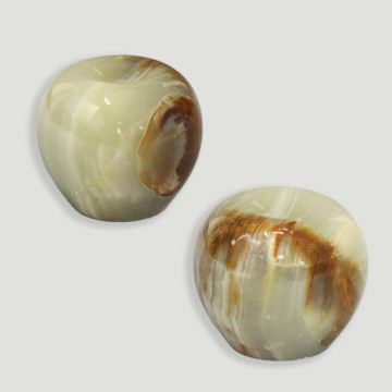 Onyx apple. Pakistan. 4cm