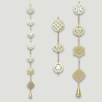 Móvel metal tira Chakra dourado com sino 9x120 cm.