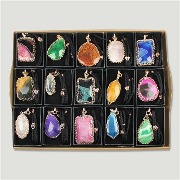 Pendente de ágata em ouro ou cobre. Cordão ajustável. Cores sortidas