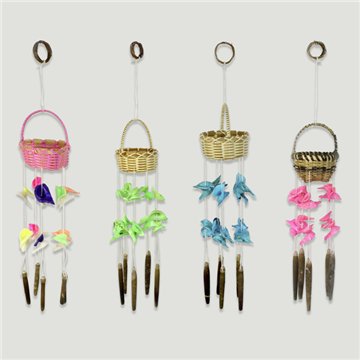 Mini panier mobile en osier et coquillages. 30cm. Couleurs assorties