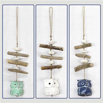 Mobile hibou en bois avec troncs. Couleurs assorties. 40cm