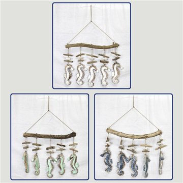 Mobile horizontal en bois 5 troncs hippocampes. Couleurs assorties.35x50cm