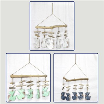 Mobile en bois horizontal 5 troncs de pélicans. Couleurs assorties.35x50cm