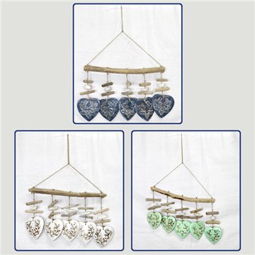 Mobile en bois horizontal 5 troncs coeurs. Couleurs assorties.35x50cm