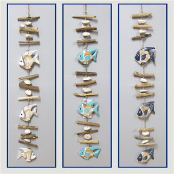 Mobile en bois 3 poissons anges et bûches. Couleurs assorties. 80-90cm.
