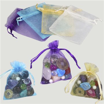 PIRATE'S TREASURE. Présentoir avec pierres roulées et perles.