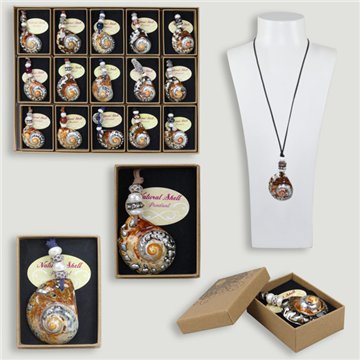 Coquillage turbo. Pendentif en perles avec cordon en daim. 80 cm.