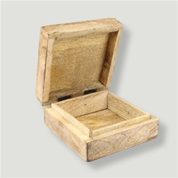 Caja cuadrada madera mango. Modelo Animales. 10x10x5cm