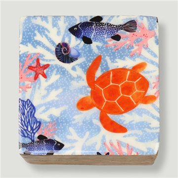 Boîte carrée en bois de manguier. Motif animaux. 10 x 10 x 5 cm