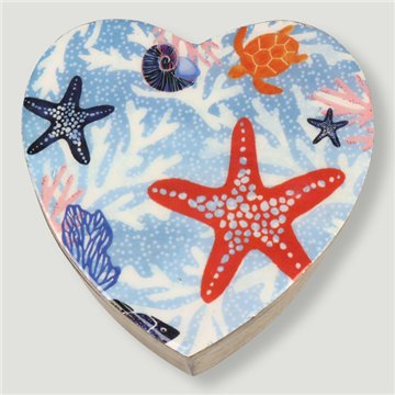 Boîte en forme de cœur en bois de manguier. Motif animaux. 11 x 11 x 5 cm