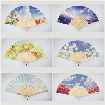 Wooden fan. Model Flower Landscape. Surtidos