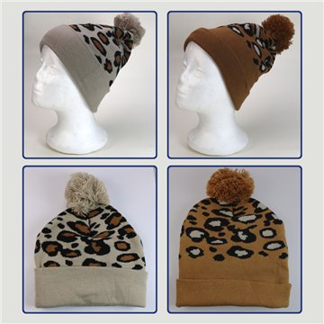 Bonnet d'hiver à pompon. Modèle Motifs animaux