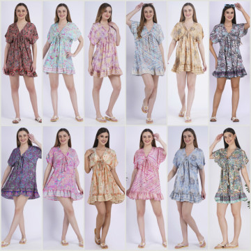 Robe courte en polyester. Taille unique / 6 imprimés