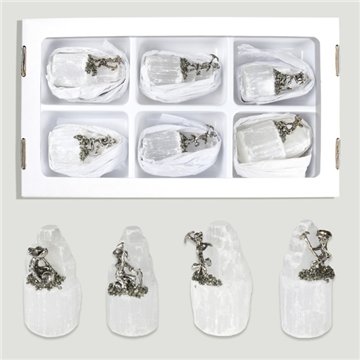 Selenita com figura de mineiro. Aprox. 6x3cm