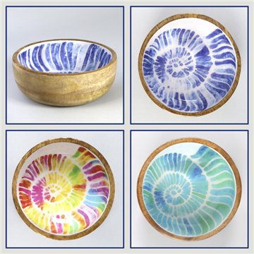 Tigela de madeira de manga com esmalte. Modelo concha. 13x5 cm