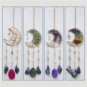 mobile en métal avec chips minérales. Lune avec taramite. 10x35 cm