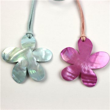Pingente Madrepérola com cordão. 24. Modelo Flor. Sortidos