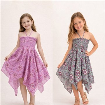 Vestido infantil em poliéster.