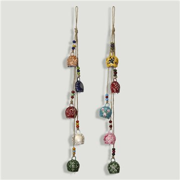 Móvil tira con 5 campanas metal 85cm. Colores surtidos
