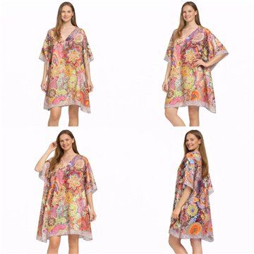 Poncho 100% Polyester, acabado sedoso. Cuello en forma de V.  Talla  única - 2 colores