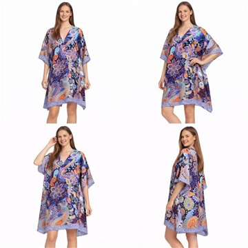 Poncho 100% Polyester, acabado sedoso. Cuello en forma de V.  Talla  única - 2 colores