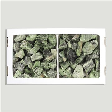 Zoisita masivo troceado.  Caja 1,5kg aprox. 26x14cm.