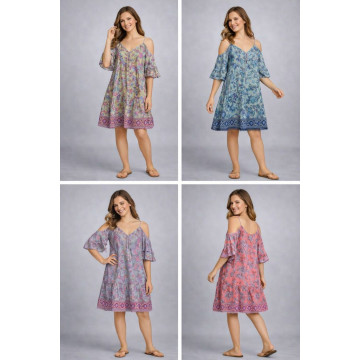 Vestido curto em poliéster.