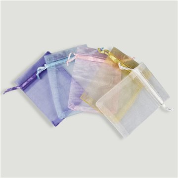 Pack of 100 synthetic organza bags. 8,5x6,5cm