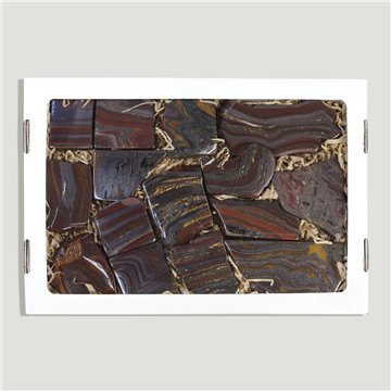 Caja. Tigre de Hierro. Chapas. 26x17cm